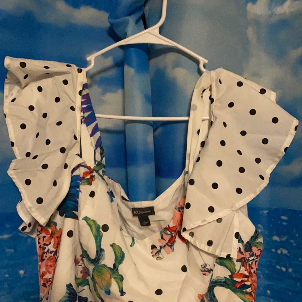 Brand new women’s cute top